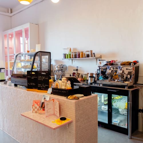 Le Café Dé-coiffé - Coiffeur pour Cheveux Ondulés, Bouclés, Frisés & Crépus - Coffee Shop - Coiffure Marseille - Le Café Dé-coiffé - Coiffeur pour Cheveux Ondulés, Bouclés, Frisés & Crépus - Coffee Shop - Photo Galerie - OneBooking