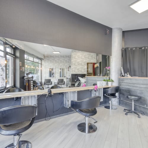 Elle et Lui Le Bar à Couleurs - Coiffure Grenoble - Elle et Lui Le Bar à Couleurs - Photo Galerie - OneBooking