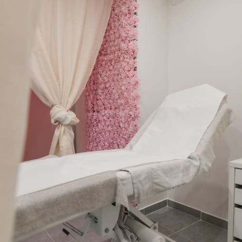 Maison Glory - Onglerie Paris - Maison Glory - Photo Galerie - OneBooking