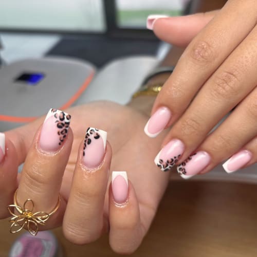 Les trésors de l‘ongle - Onglerie Rousset - Les trésors de l‘ongle - Photo Galerie - OneBooking