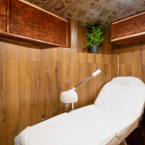 Royal Beauty - Onglerie Montreuil - Royal Beauty - Photo Galerie - OneBooking