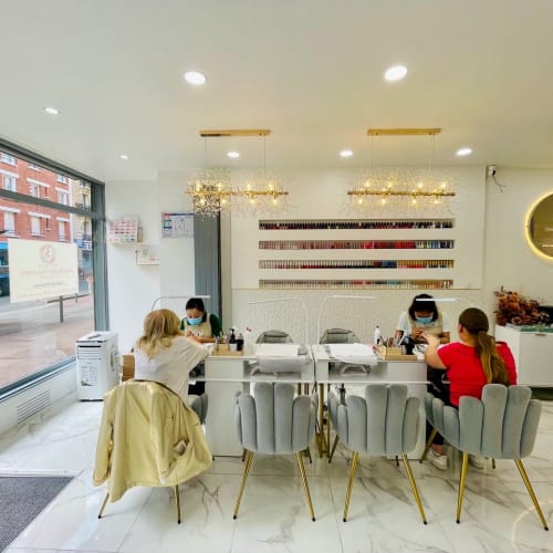 ISSY’S NAILBAR - Sourcils & cils Issy-les-Moulineaux - ISSY’S NAILBAR - Photo Galerie - OneBooking