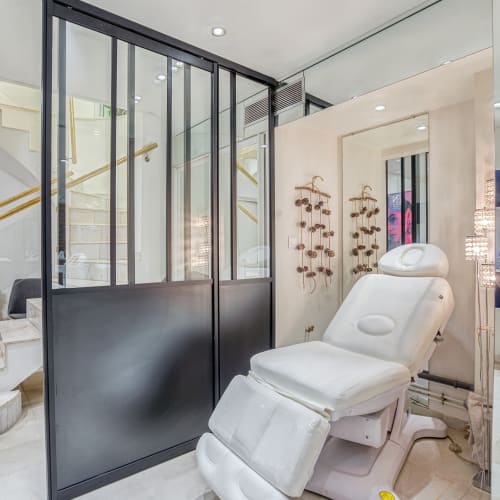 KIM L'ONGLE PRONAILS PREMIUM - Onglerie Le Mans - KIM L'ONGLE PRONAILS PREMIUM - Photo Galerie - OneBooking