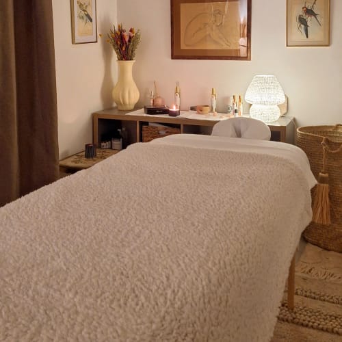 Coralie Espeut Massages - Sourcils & cils Ajaccio - Coralie Espeut Massages - Photo Galerie - OneBooking