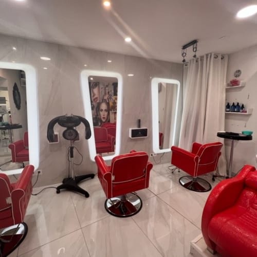 Laïla Ongles - Coiffure Nîmes - Laïla Ongles - Photo Galerie - OneBooking