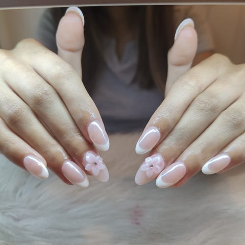 Ongles et sourcils - Onglerie Strasbourg - Ongles et sourcils - Photo Galerie - OneBooking