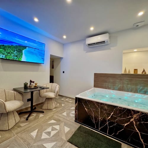 Jacuzzi Spa Privatif l’Hermitage - Spa Dijon - Jacuzzi Spa Privatif l’Hermitage - Photo Galerie - OneBooking