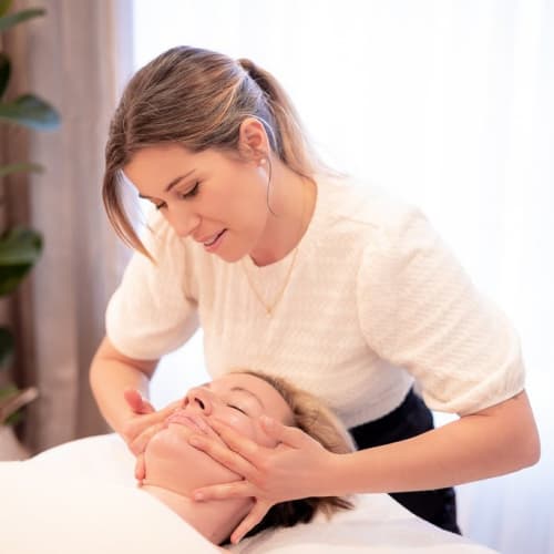 Agathe Bonandrini Facialiste - Massage Daix - Agathe Bonandrini Facialiste - Photo Galerie - OneBooking