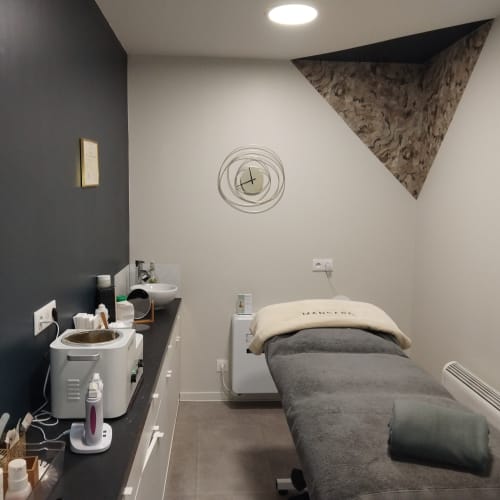 Institut Val' Beauté - Sourcils & cils Niort - Institut Val' Beauté - Photo Galerie - OneBooking