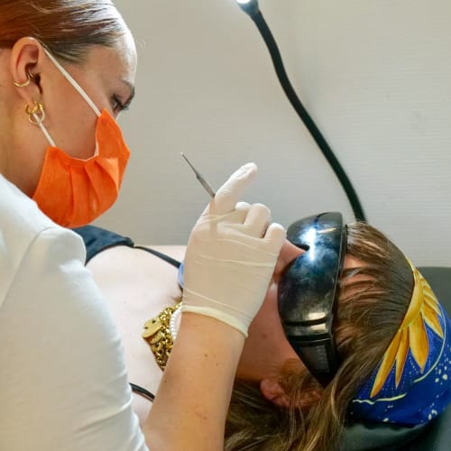 Dealeuse de gems - Grillz & Strass dentaire - Institut de beauté Rennes - Dealeuse de gems - Grillz & Strass dentaire - Photo Galerie - OneBooking