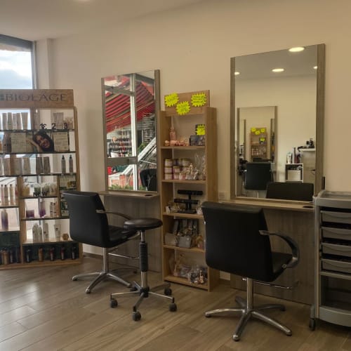 Salon de Coiffure Sabrina - Atelier de Léa - Sourcils & cils Grasse - Salon de Coiffure Sabrina - Atelier de Léa - Photo Galerie - OneBooking