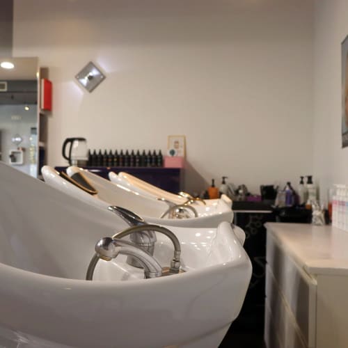 Coiffure by Lyly - Experte coloriste - Barbier - Expert en extension de cheveux - Coiffure Uzès - Coiffure by Lyly - Experte coloriste - Barbier - Expert en extension de cheveux - Photo Galerie - OneBooking