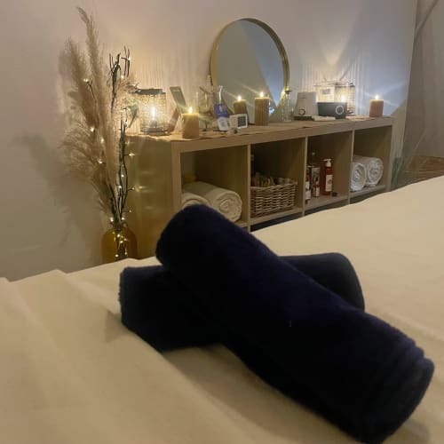 Léa Massage - Sourcils & cils Vaulx-en-Velin - Léa Massage - Photo Galerie - OneBooking