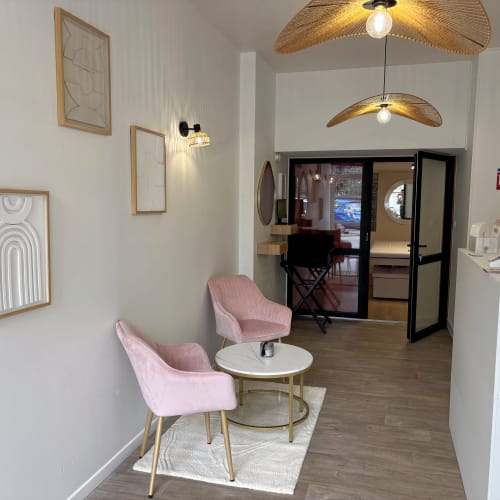 Maison de beauté - Les reflets de soi - Sourcils & cils Laval - Maison de beauté - Les reflets de soi - Photo Galerie - OneBooking
