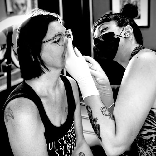 Veuve Noire Piercing - Sourcils & cils La Seyne-sur-Mer - Veuve Noire Piercing - Photo Galerie - OneBooking