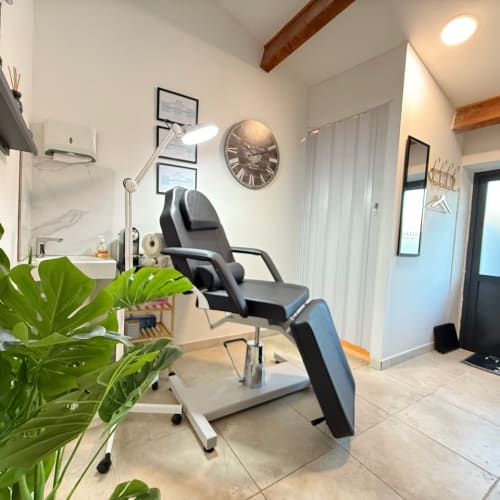 Baidali HEAD SPA & TRICOPIGMENTATION - Coiffure Vitrolles - Baidali HEAD SPA & TRICOPIGMENTATION - Photo Galerie - OneBooking