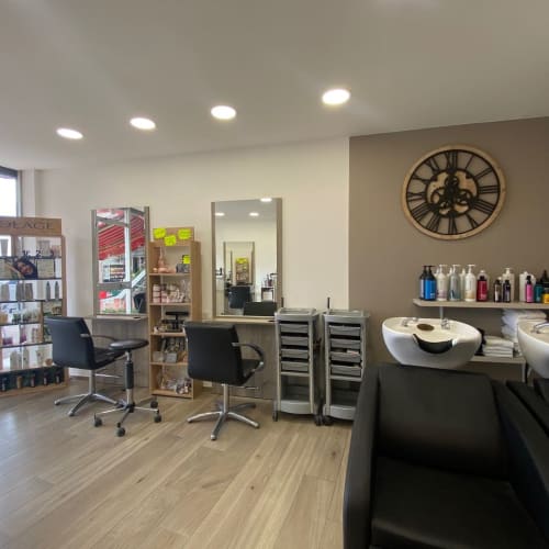 Salon de Coiffure Sabrina - Atelier de Léa - Sourcils & cils Grasse - Salon de Coiffure Sabrina - Atelier de Léa - Photo Galerie - OneBooking