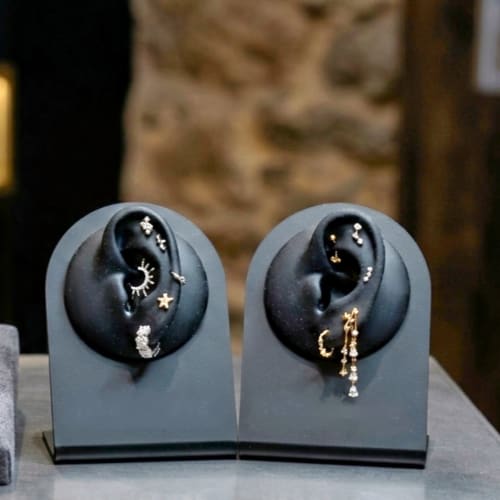 Le colibri fait son nid - piercing - Sourcils & cils Saumur - Le colibri fait son nid - piercing - Photo Galerie - OneBooking