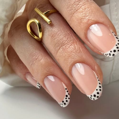 Margaux Beauty Studio - Onglerie Pau - Margaux Beauty Studio - Photo Galerie - OneBooking