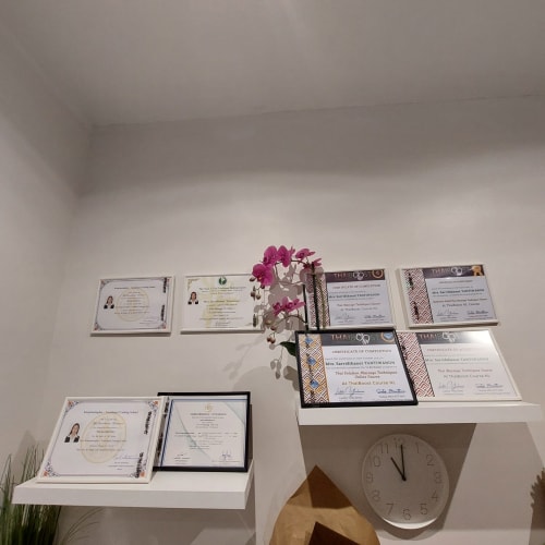 IRIS Massage Thai - Sourcils & cils Aubagne - IRIS Massage Thai - Photo Galerie - OneBooking
