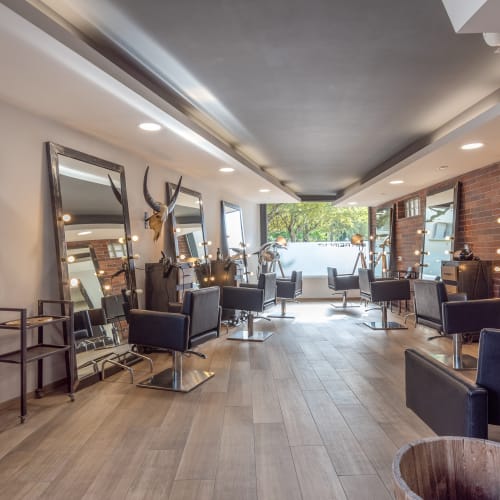 Autrement Coiffure & Beauté - Sourcils & cils Valence - Autrement Coiffure & Beauté - Photo Galerie - OneBooking