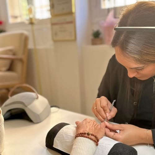 Alyna (Microneedling...) - Onglerie Toulon - Alyna (Microneedling...) - Photo Galerie - OneBooking