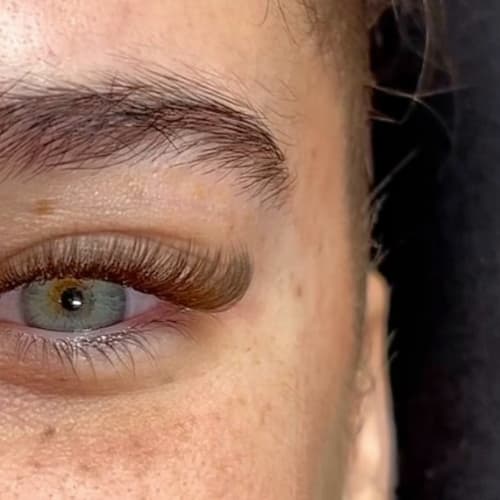 Golden Beauty - Sourcils & cils Villefranche-sur-Saône - Golden Beauty - Photo Galerie - OneBooking