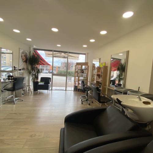 Salon de Coiffure Sabrina - Atelier de Léa - Sourcils & cils Grasse - Salon de Coiffure Sabrina - Atelier de Léa - Photo Galerie - OneBooking