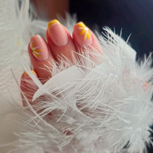 Laure Nail's 83 - Coiffure Toulon - Laure Nail's 83 - Photo Galerie - OneBooking