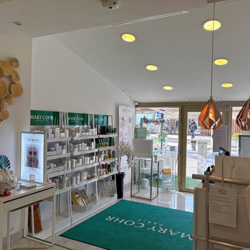 Mary Cohr - Juan-les-Pins Au Palais de L'Ongle - Institut de beauté Juan-les-Pins - Mary Cohr - Juan-les-Pins Au Palais de L'Ongle - Photo Galerie - OneBooking