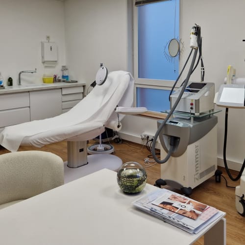Dr Laure Brouard (médecine esthétique, injections, épilation laser, hydrafacial et cryolipolyse) - Sourcils & cils La Rochelle - Dr Laure Brouard (médecine esthétique, injections, épilation laser, hydrafacial et cryolipolyse) - Photo Galerie - OneBooking