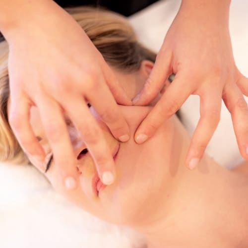 Agathe Bonandrini Facialiste - Massage Daix - Agathe Bonandrini Facialiste - Photo Galerie - OneBooking