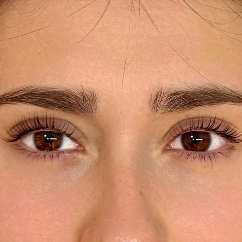 Cosmo Belle Beauty - Sourcils & cils Grenoble - Cosmo Belle Beauty - Photo Galerie - OneBooking