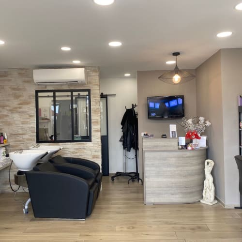 Salon de Coiffure Sabrina - Atelier de Léa - Sourcils & cils Grasse - Salon de Coiffure Sabrina - Atelier de Léa - Photo Galerie - OneBooking