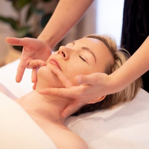 Agathe Bonandrini Facialiste - Massage Daix - Agathe Bonandrini Facialiste - Photo Galerie - OneBooking