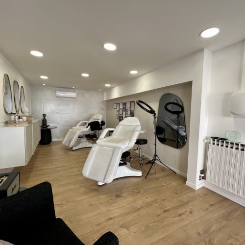 Sh Beauty Clinic - épilation laser - détatouage - microblading - candy lips - Coiffure Toulon - Sh Beauty Clinic - épilation laser - détatouage - microblading - candy lips - Photo Galerie - OneBooking
