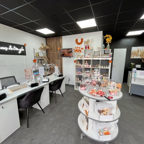 CONCEPT STORE by L’univers de L’ongle - Sourcils & cils Hyères - CONCEPT STORE by L’univers de L’ongle - Photo Galerie - OneBooking