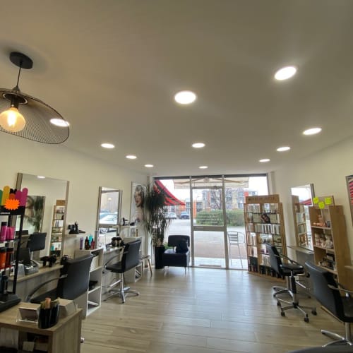 Salon de Coiffure Sabrina - Atelier de Léa - Sourcils & cils Grasse - Salon de Coiffure Sabrina - Atelier de Léa - Photo Galerie - OneBooking