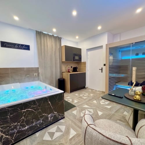 Jacuzzi Spa Privatif l’Hermitage - Spa Dijon - Jacuzzi Spa Privatif l’Hermitage - Photo Galerie - OneBooking