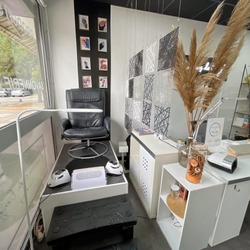 CONCEPT STORE by L’univers de L’ongle - Sourcils & cils Hyères - CONCEPT STORE by L’univers de L’ongle - Photo Galerie - OneBooking