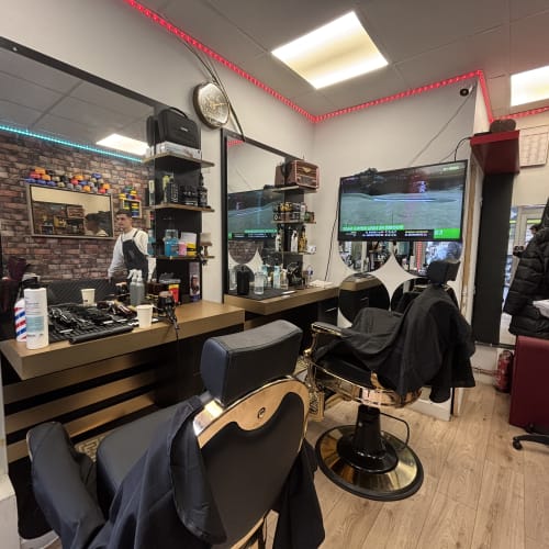 Golden scissors - Coiffure Issy-les-Moulineaux - Golden scissors - Photo Galerie - OneBooking