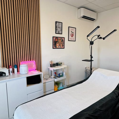 L'Atelier 99 - Sourcils & cils Martigues - L'Atelier 99 - Photo Galerie - OneBooking