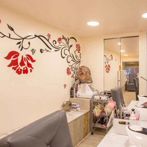 Ongles en Fleurs - Onglerie Lyon - Ongles en Fleurs - Photo Galerie - OneBooking