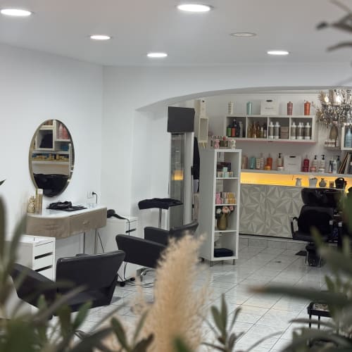 Lyna Beauty Cosmetic ( x Milli Nails 83) - Coiffure Toulon - Lyna Beauty Cosmetic ( x Milli Nails 83) - Photo Galerie - OneBooking