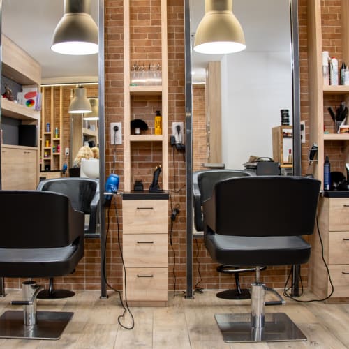 Luxe Beauty - Coiffure Le Luc - Luxe Beauty - Photo Galerie - OneBooking