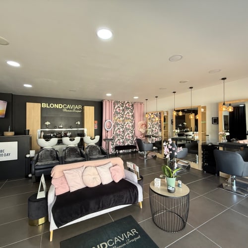 Blond Caviar - Coiffure Saint-Mitre-les-Remparts - Blond Caviar - Photo Galerie - OneBooking