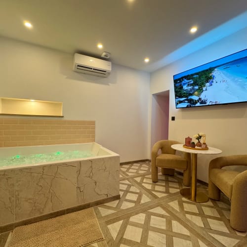 Jacuzzi Spa Privatif l’Hermitage - Spa Dijon - Jacuzzi Spa Privatif l’Hermitage - Photo Galerie - OneBooking