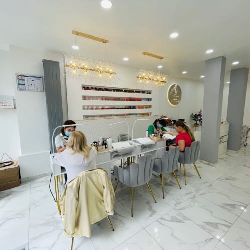 ISSY’S NAILBAR - Sourcils & cils Issy-les-Moulineaux - ISSY’S NAILBAR - Photo Galerie - OneBooking