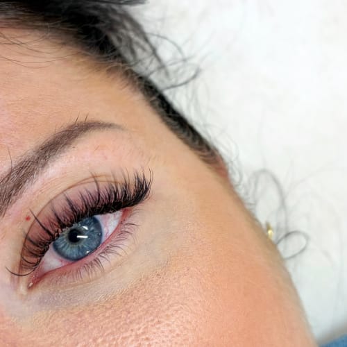 Golden Beauty - Sourcils & cils Villefranche-sur-Saône - Golden Beauty - Photo Galerie - OneBooking