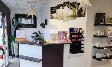 Institut Karine Beaute  : Manucure à Montendre